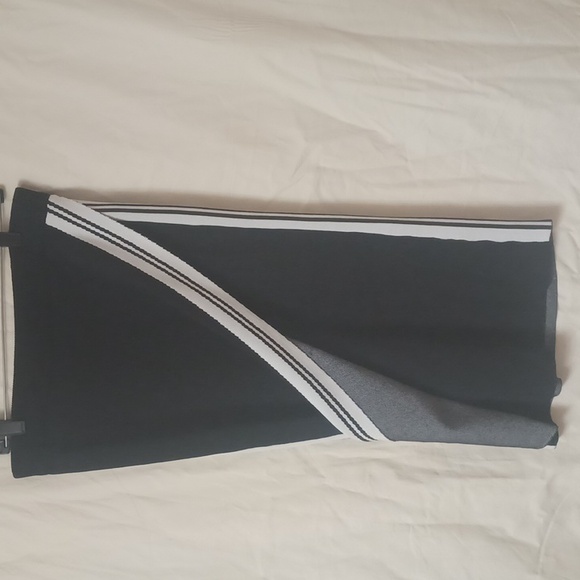 NYC & CO Fitted Black Midi Skirt Size Small - Picture 3 of 6